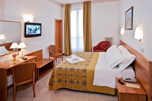 Bedroom 2, Albergo Vittoria, Parma