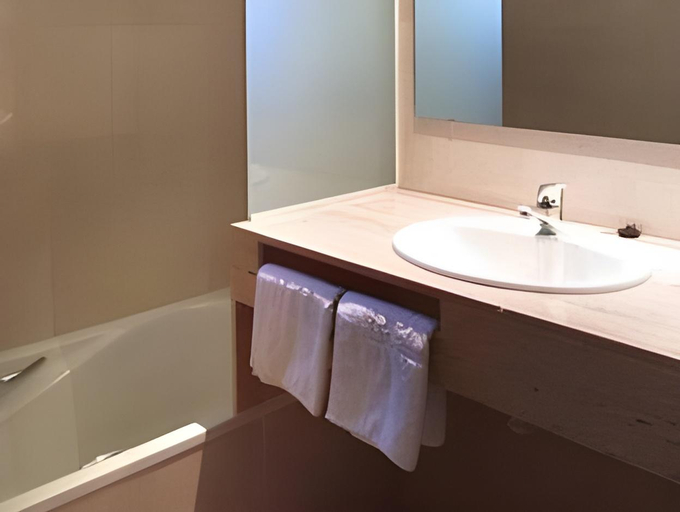 Bathroom 4, Albamar Apartaments, Girona