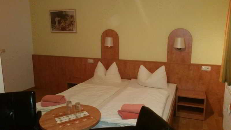Bedroom 3, Gast  Und Logierhaus Goldene Henne, Ilm-Kreis