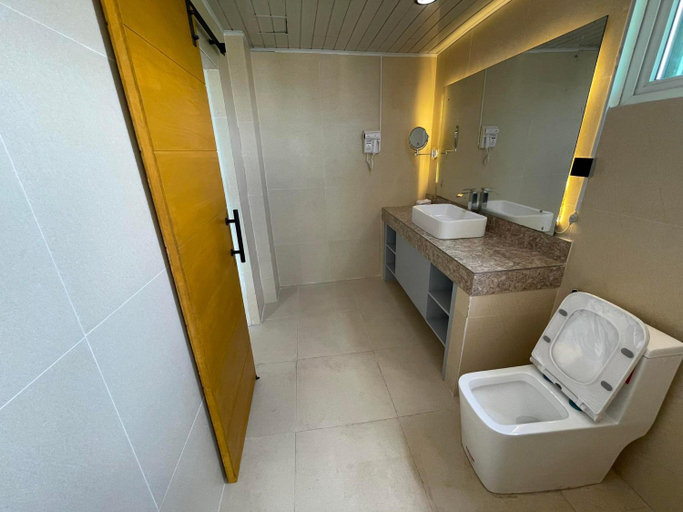 Bathroom 3, Pagadian Bay Plaza Hotel, Pagadian City