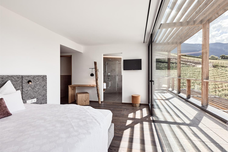 Bedroom, byHaller Suites & AO Restaurant, Bolzano