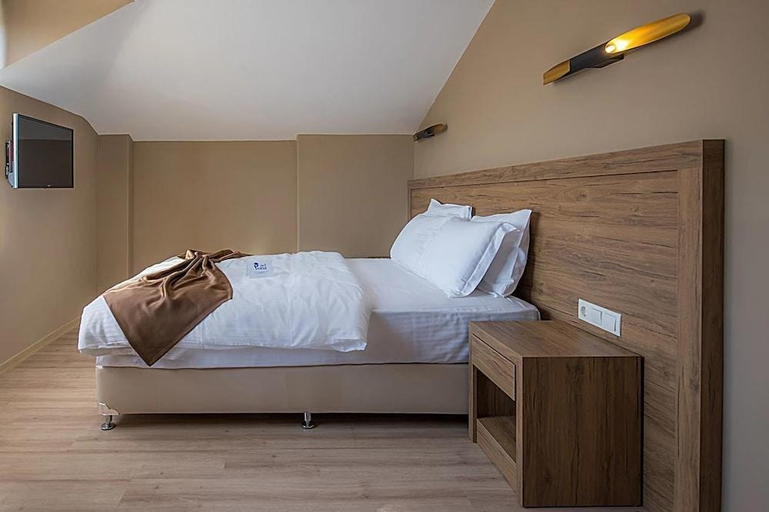Others 5, Otel Vona, Merkez