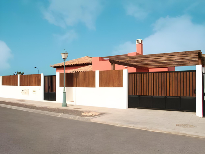 Exterior & Views
