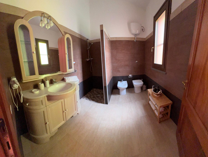 Bathroom 5, Lugh'e Luna, Oristano