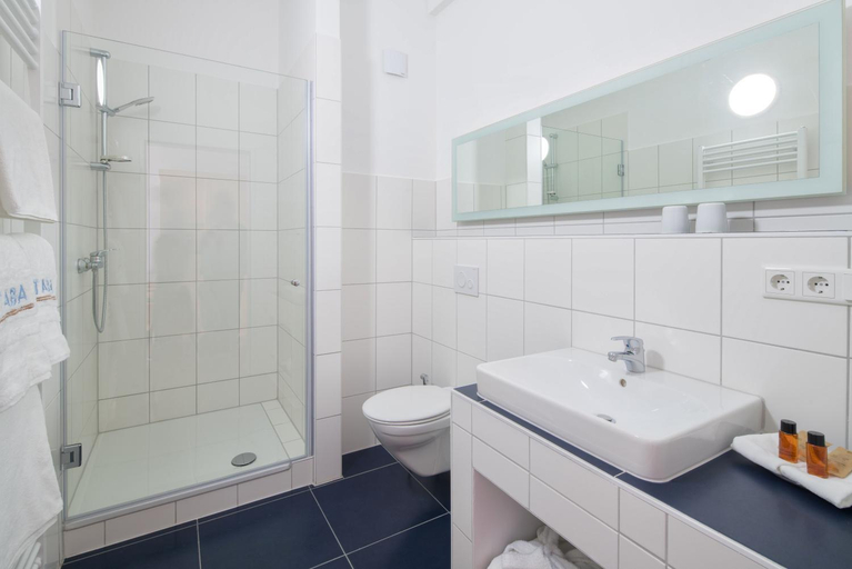 Bathroom 2, Taba Hotel, Steinburg