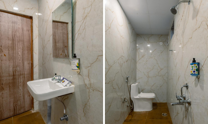 Bathroom 4, Treebo Seventh Heaven Kukatpally, Ranga Reddy