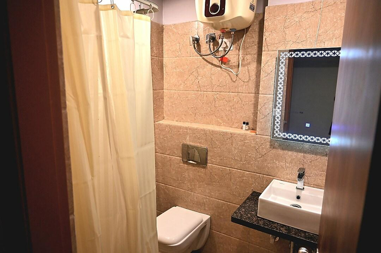 Bathroom, The Sarai, Jaipur