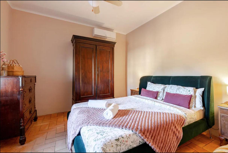 Others 2, Cal Robusto Turisme Equestre, Girona