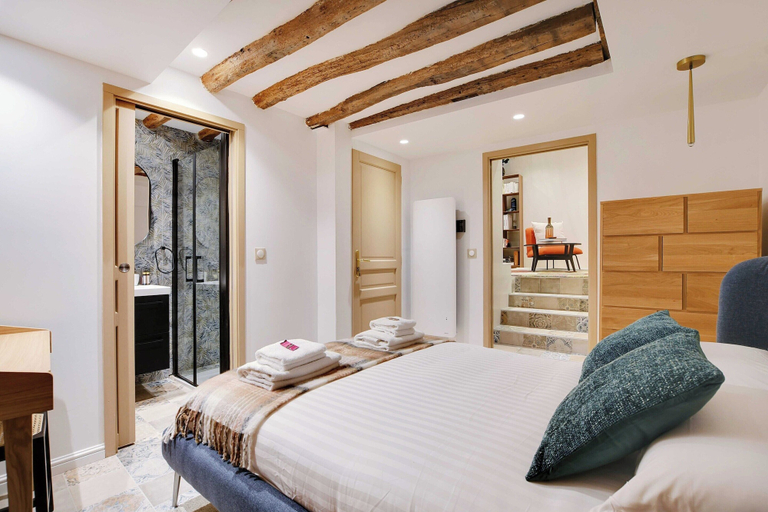 Room 3, Apartment With 3 Rooms for 10 People, Paris