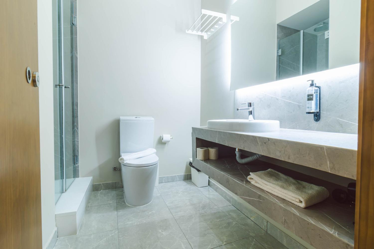Bathroom 2, ORM - Bolhao Apartments, Porto