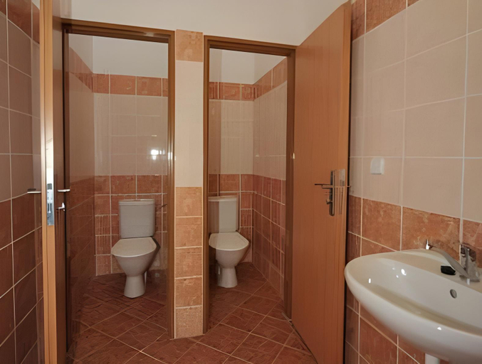 Bathroom 3, Grand Tabor, Tábor