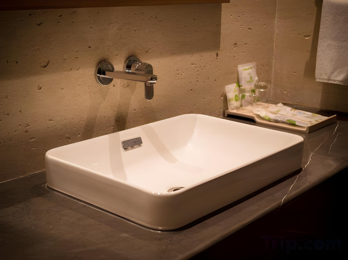 Bathroom 4, Lemon Tree Hotel Banjara Hills, Hyderabad