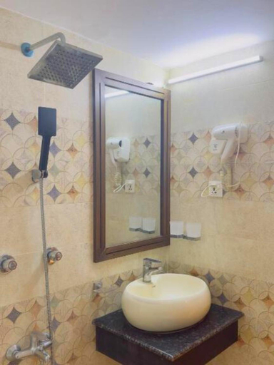 Bathroom 3, Royal Living Hotel & Suites, Chittagong