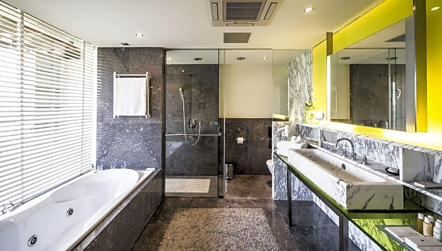Bathroom 5, Hotel Nikopolis, Central Macedonia