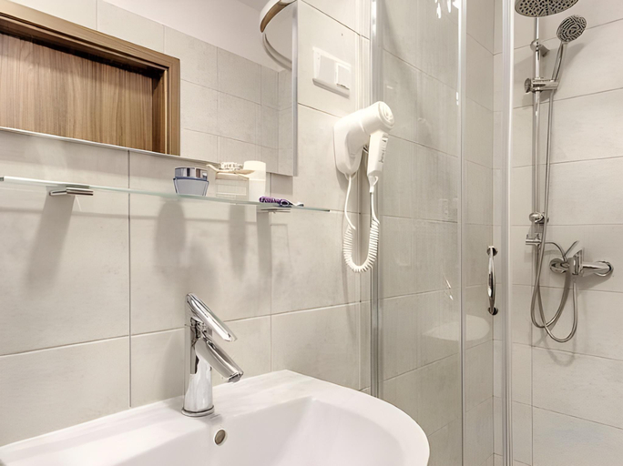 Bathroom 3, Zulian Aparthotel by Artery Hotels, Kraków City