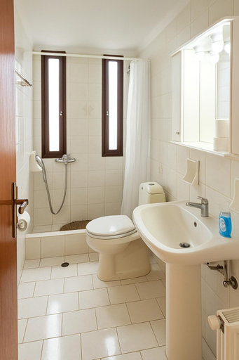 Bathroom 3, Captain Michalis Apartments - 750m from Kalamaki Beach, Crete