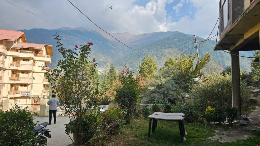 Others 3, Hotel Kartik, Kullu