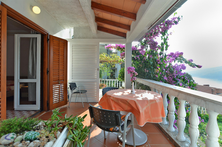 Others 3, Apartment 938, Labin