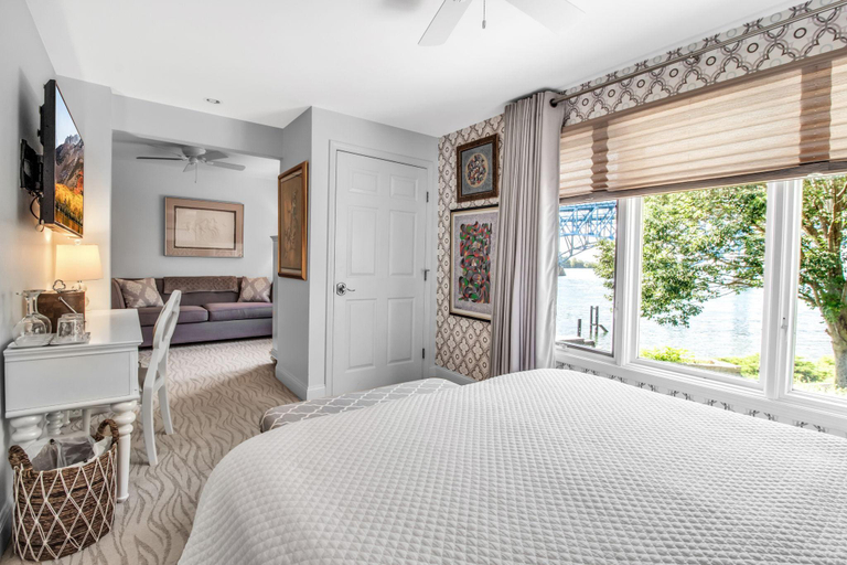 Bedroom, South Bridge Bed and Breakfast, Erie