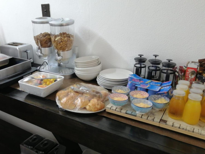 Food & Drinks 5, Azrielle Guesthouse, Fezile Dabi