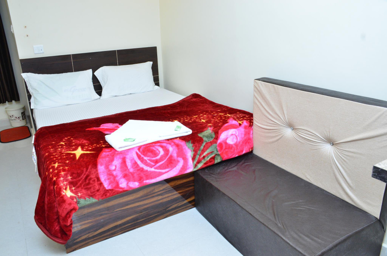 Bedroom, Hotel L.R. Regency, Mathura