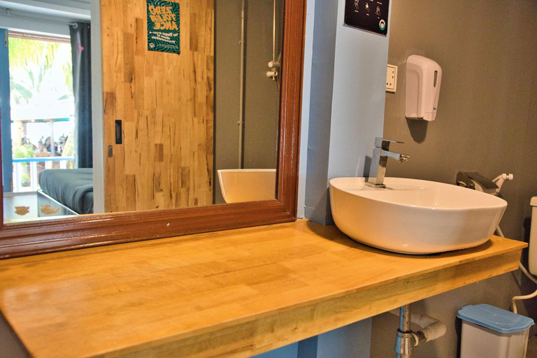 Bathroom 3, Mad Monkey Koh Rong , Sihanoukville