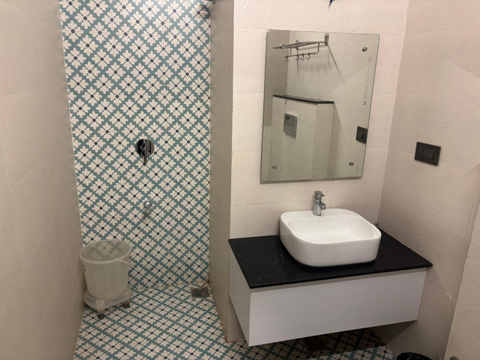 Bathroom 3, Hotel Navtara, Jaipur