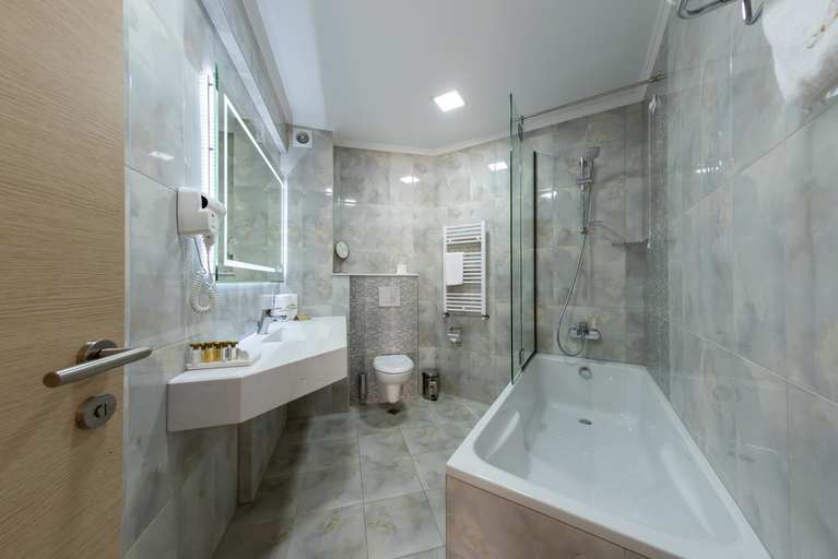 Shower 3, Mantar Spa Hotel, Petrich