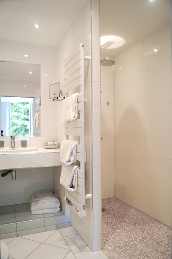 Bathroom 3, Chateau de Fleurville, Saône-et-Loire