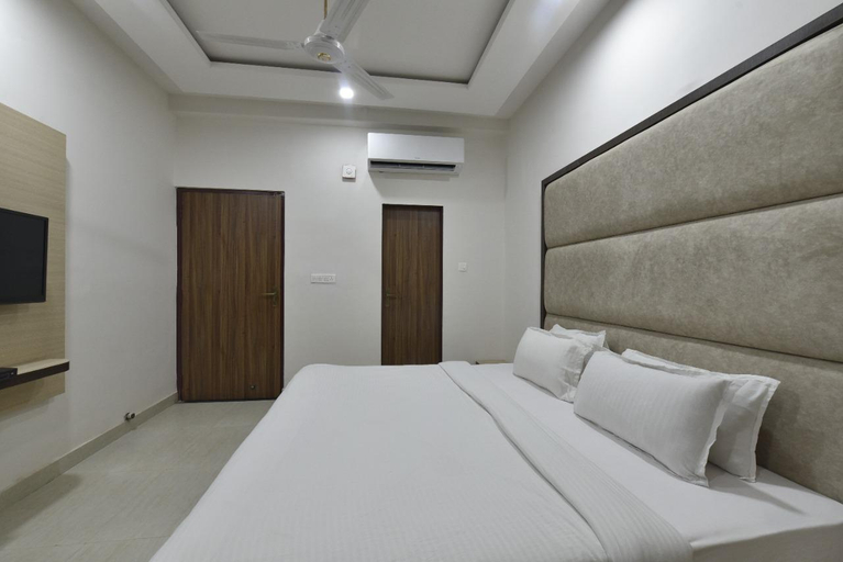 Bedroom 5, Hotel Crown Plaza, Malviya Nagar, Jaipur