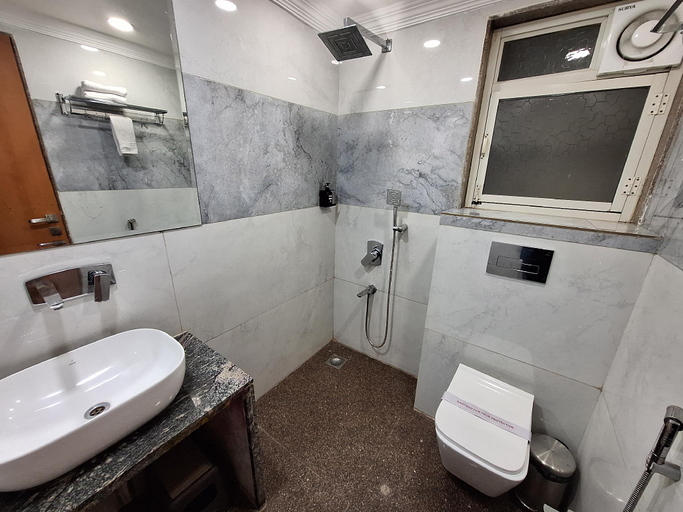 Bathroom 4, L N Hotels and Resorts, Bhopal