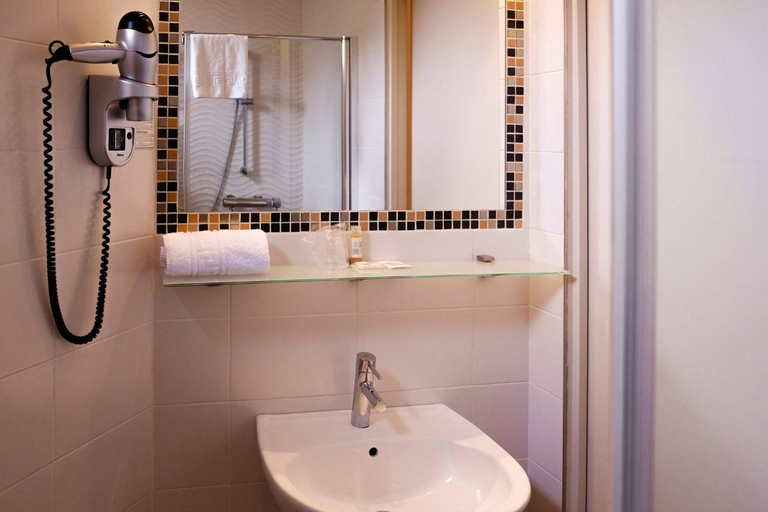 Bathroom 3, Terminus Orleans Hotel, Paris