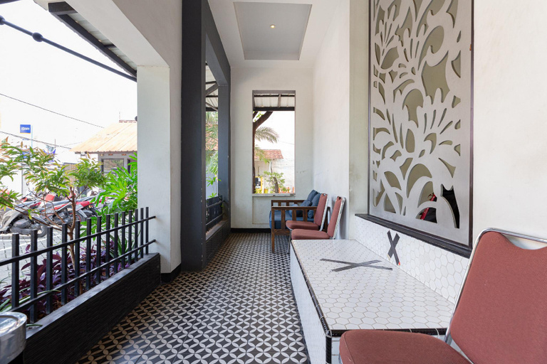 Public Area 3, RedDoorz Plus near Mall Slipi Jaya, West Jakarta