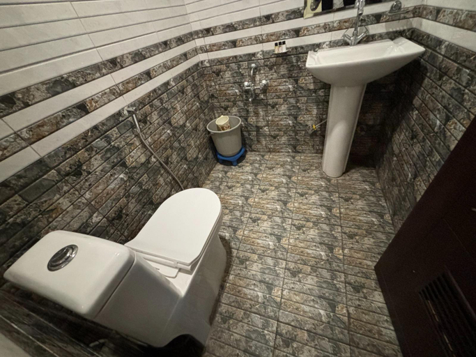 Bathroom 3, Hotel Grand Sky, Jaipur
