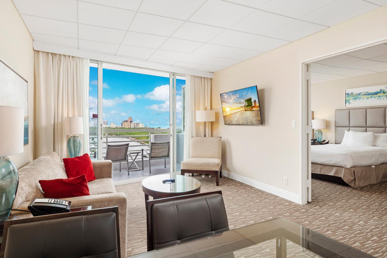 Bedroom 3, GALLERYone - a DoubleTree Suites by Hilton, Broward