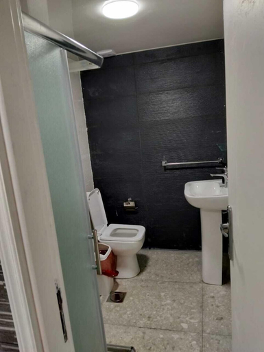 Bathroom 5, Chill Inn by Hansa, Aley