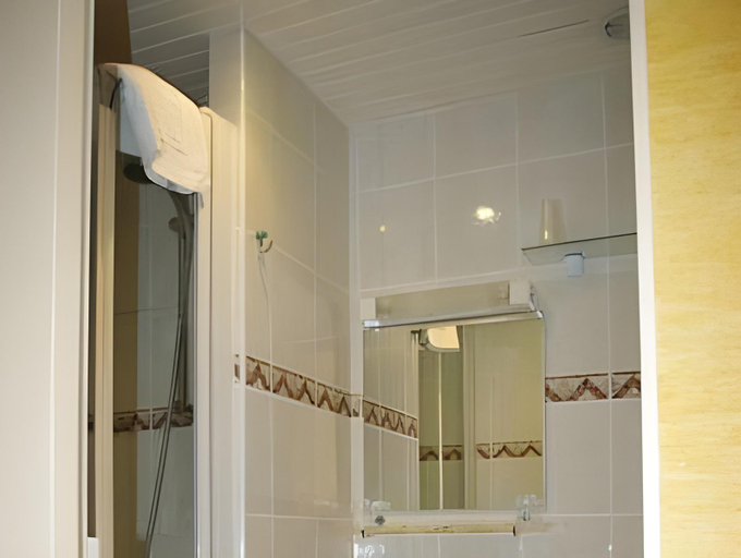 Bathroom 4, Auberge de La Chaloire, Saône-et-Loire