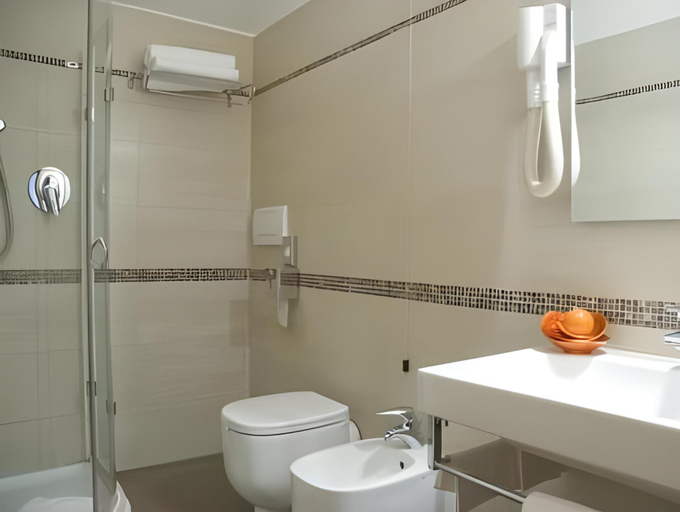 Bathroom 4, Hotel Blumen, Bologna