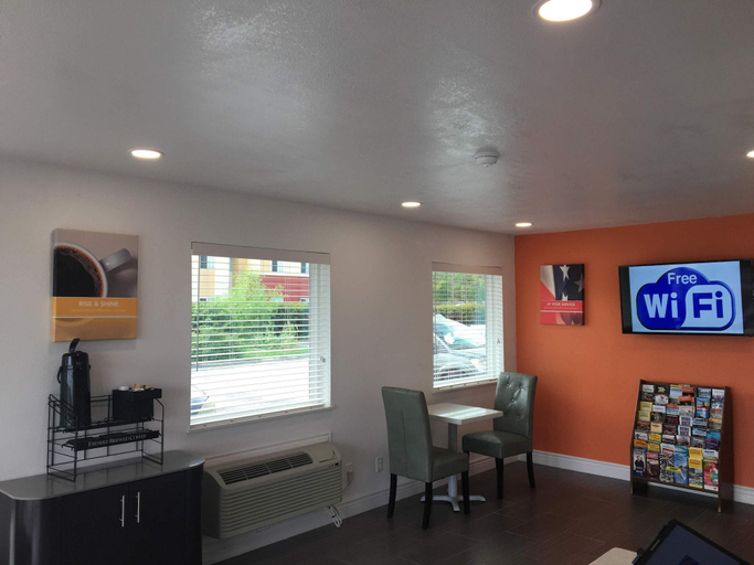 Public Area, Motel 6 Clute, TX, Brazoria