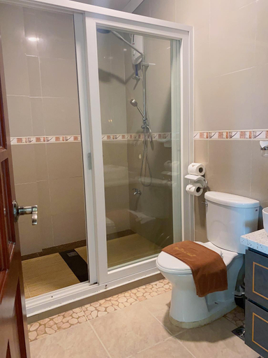 Bathroom 4, Royal Park Resort Hotel, Malay