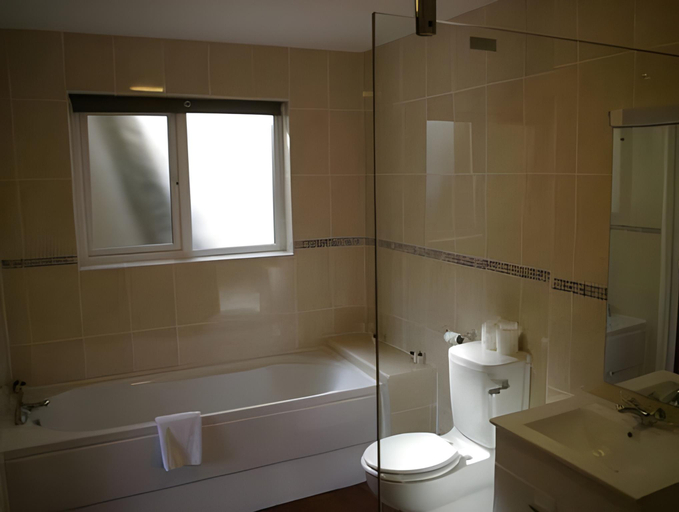 Bathroom 2, The Priory Hotel, Newport