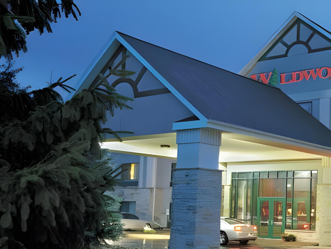 Exterior & Views 2, Wildwood Lodge, Waukesha
