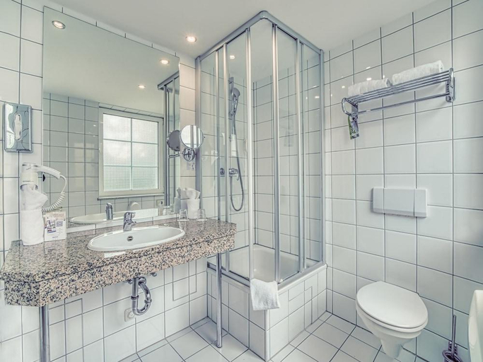 Bathroom 4, AKZENT Hotel Aufkirchen (Ex. mercure Muenchen Airport Aufkirchen), Erding