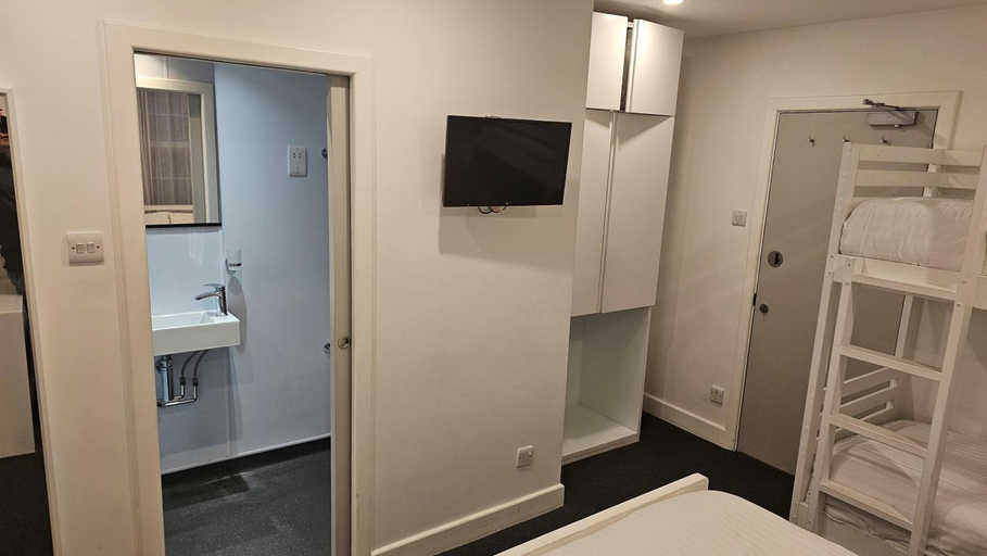Bedroom 2, Hotel Meridiana, London