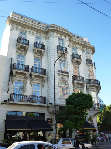 Exterior & Views