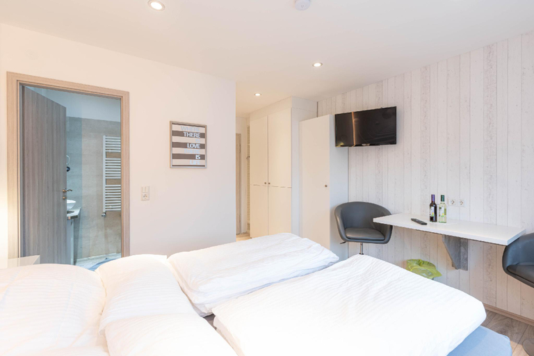 Bedroom 2, Messe-Hotelzimmer-Appartements, Leverkusen