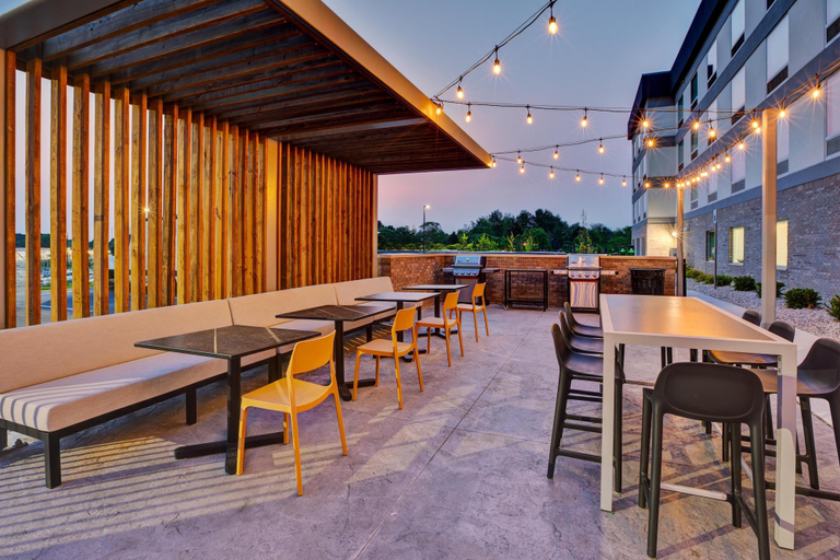 Food & Drinks 5, Home2 Suites By Hilton Traverse City, Grand Traverse