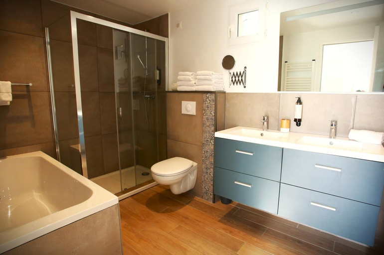 Bathroom 5, Bella Vista Residence, Corse-du-Sud