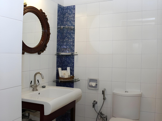 Bathroom 5, Narain Niwas Palace - A Luxury Heritage Hotel, Jaipur