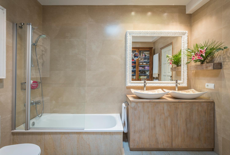 Bathroom 3, Villa Tamariu con vistas al mar, Girona